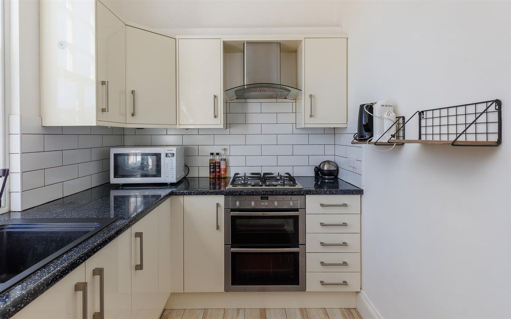 Additional image 3 of 2 bed flat for saleGatcombe, Isle Of Wight PO30