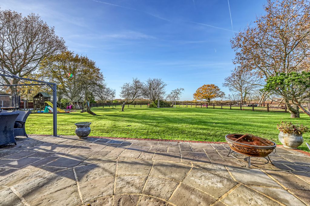 Additional image 16 of 5 bed bungalow for saleHighcliffe Drive, Wickford SS12