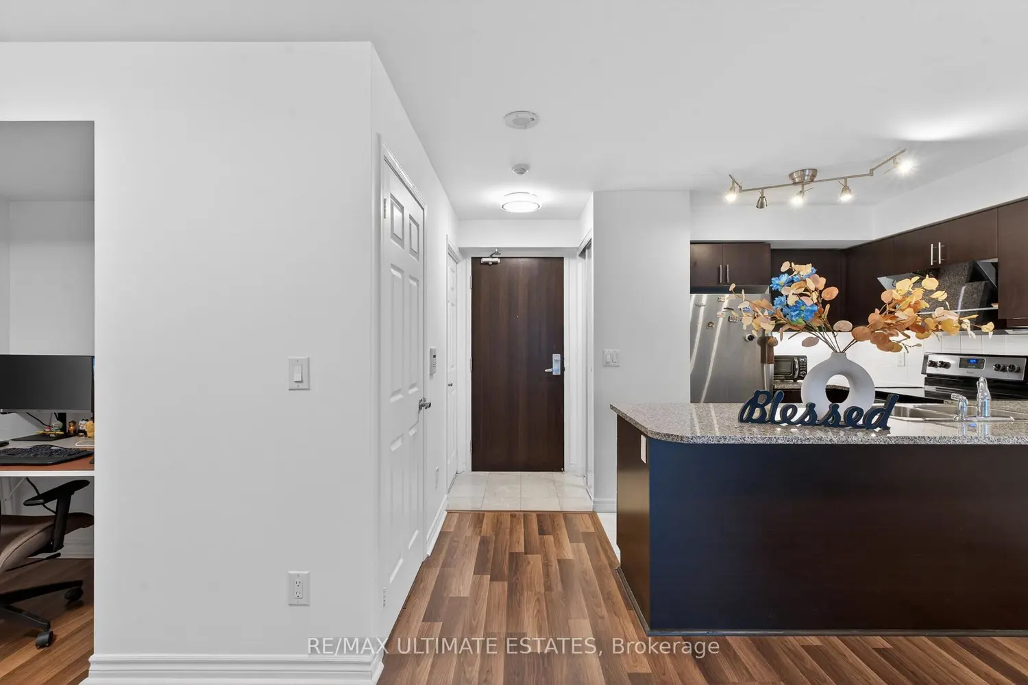 Additional image 9 of 19 Grand Trunk Crescent 2205