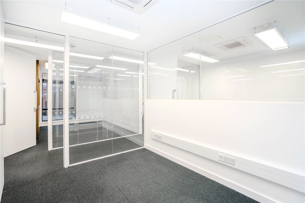 Additional image 4 of 3 bed flat for saleSandycombe Road, Richmond, Surrey TW9
