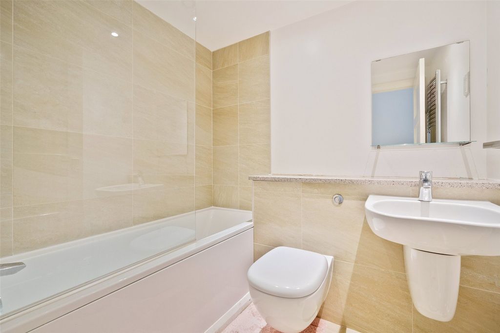 Additional image 8 of 2 bed flat for saleMilton Road, Wokingham, Berkshire RG40
