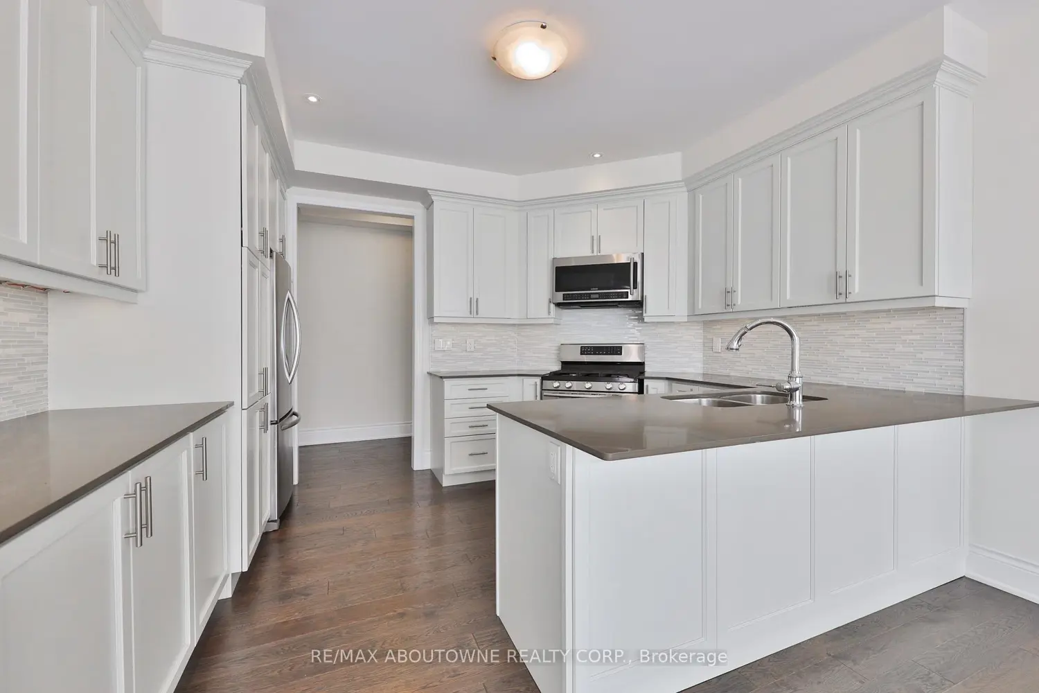 Additional image 3 of 2163 Vineland Crescent