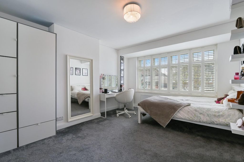 Additional image 19 of 6 bed semi-detached house for saleOaks Avenue, Worcester Park KT4