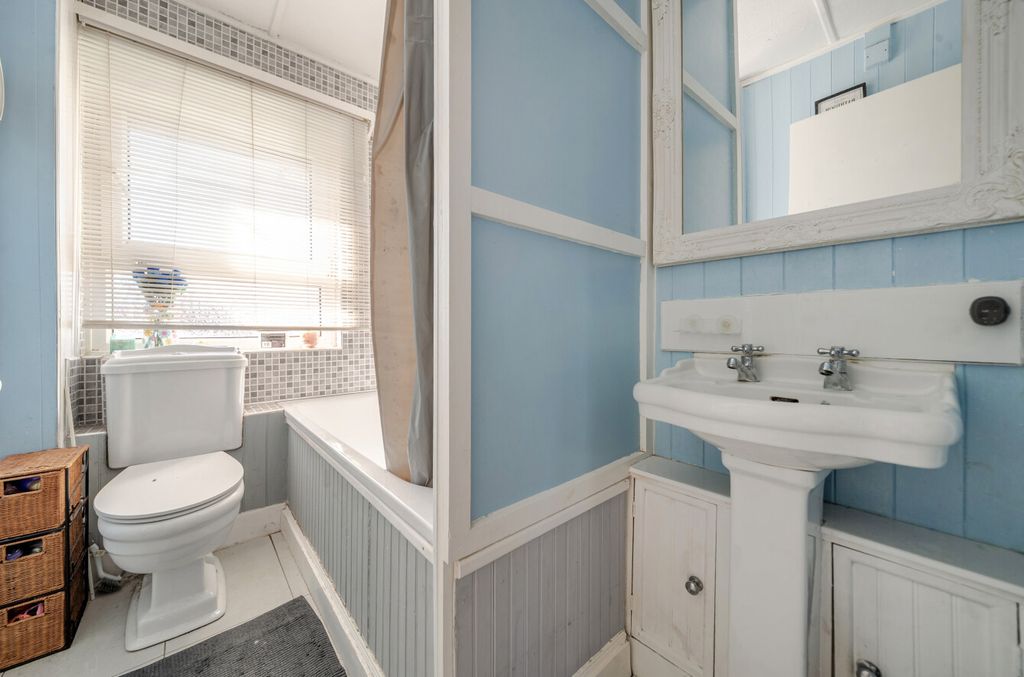 Additional image 8 of 2 bed flat for saleLondon Road, Portsmouth, Hampshire PO2
