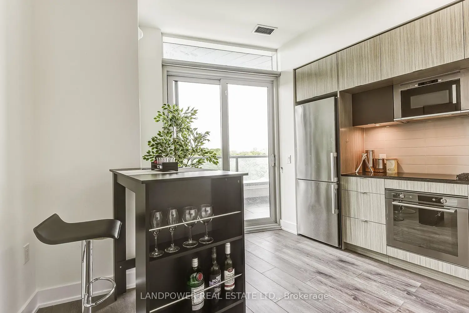 Additional image 12 of 585 Bloor Street 415