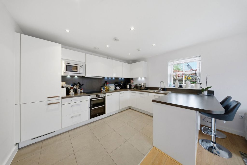 Additional image 5 of 2 bed flat for saleWestmount Close, Worcester Park KT4