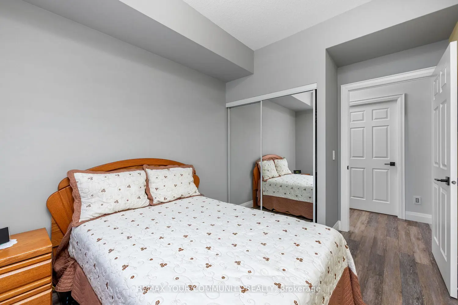 Additional image 12 of 9973 Keele Street 202