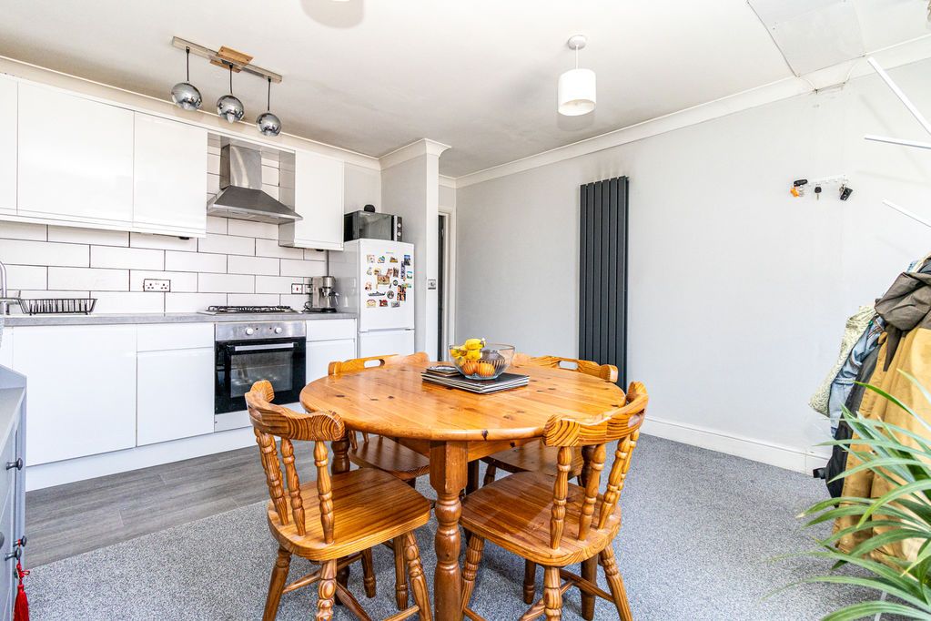 Additional image 4 of 2 bed flat for saleFawcett Road, Southsea PO4