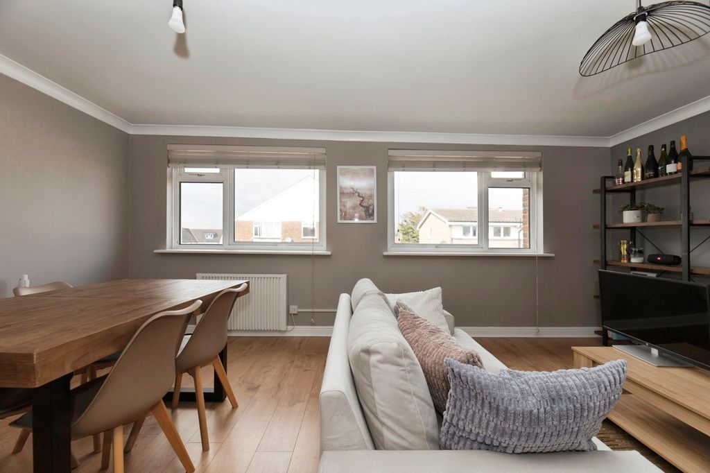 Additional image 13 of 2 bed flat for saleIdmiston Road, Worcester Park KT4