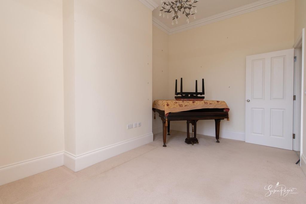 Additional image 19 of 2 bed flat for saleWhitecroft Park, Newport PO30