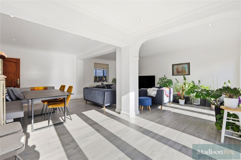 Additional image 6 of 4 bed detached house for saleKendal Close, Woodford Green IG8