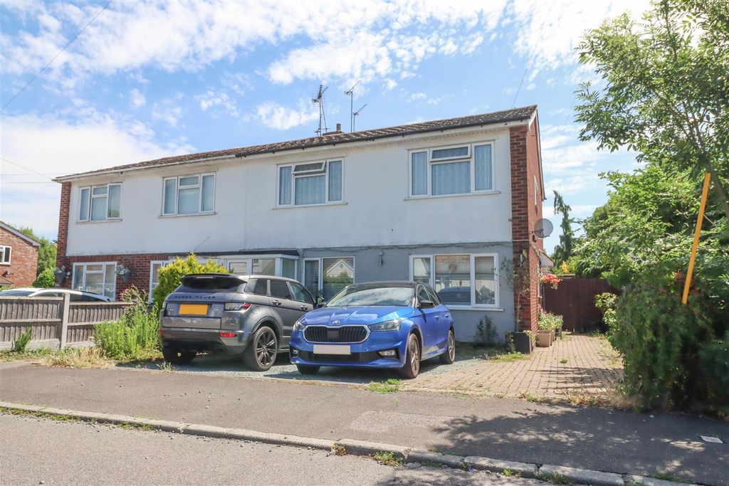 2 bed maisonette for saleAzalea Avenue, Wickford SS12