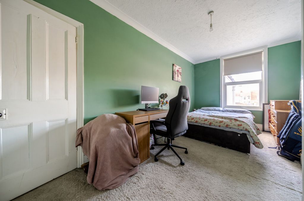 Additional image 5 of 2 bed flat for saleDerby Road, Portsmouth, Hampshire PO2