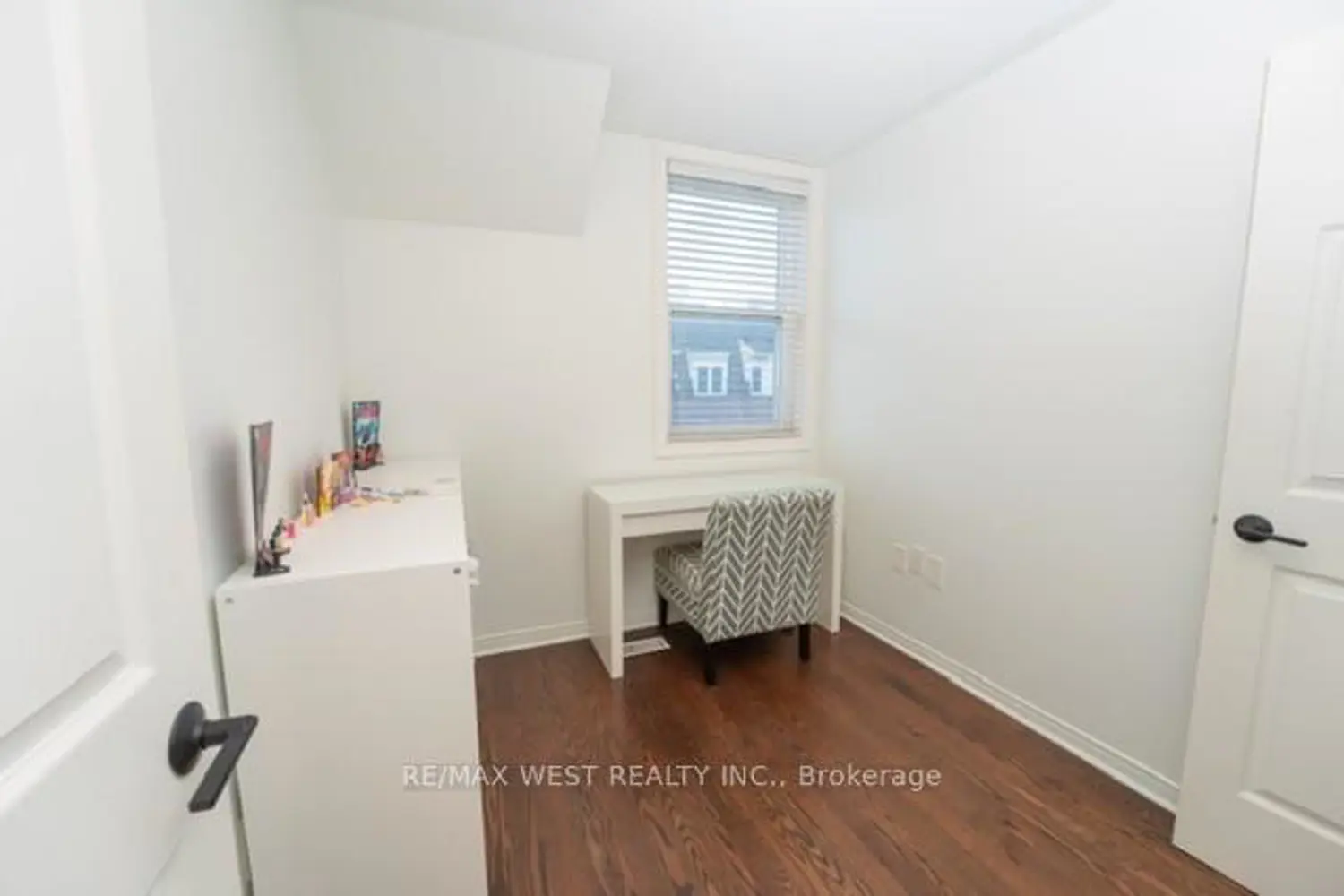 Additional image 10 of 760 Lawrence Avenue 59