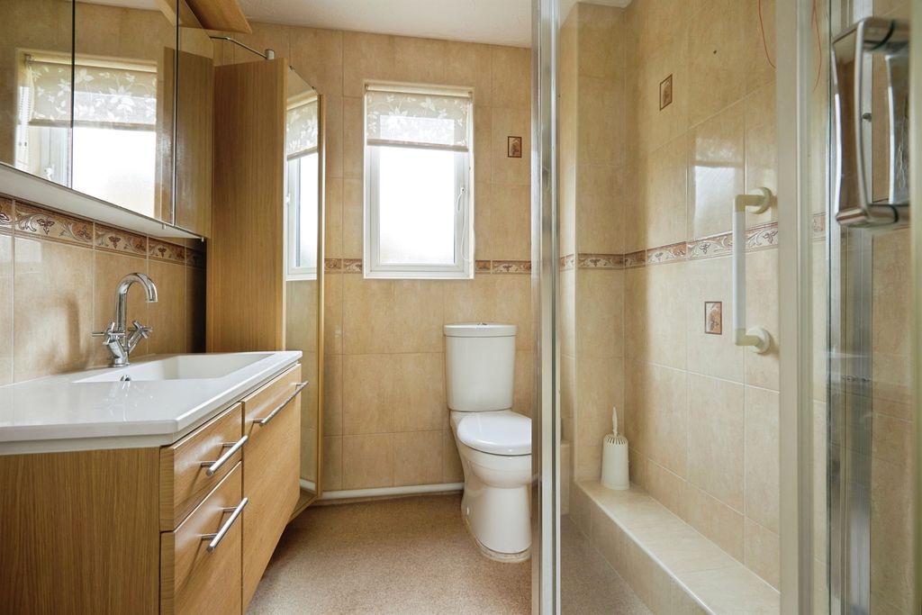 Additional image 12 of 2 bed flat for saleBarnaby Mead, Gillingham SP8