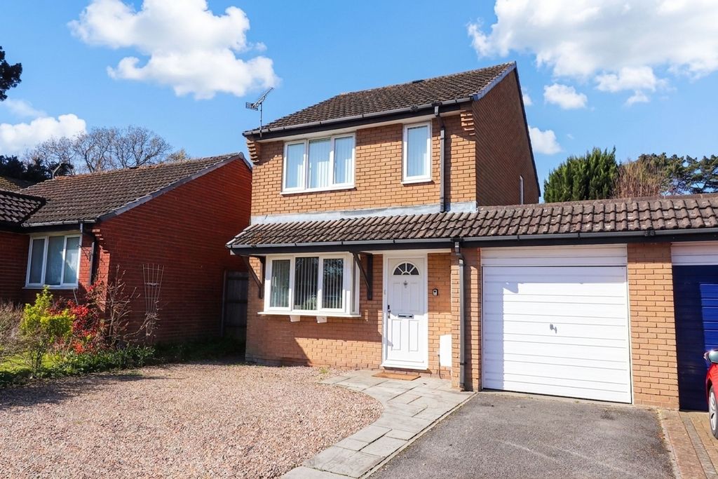 3 bed detached house for saleArun Road, West End SO18