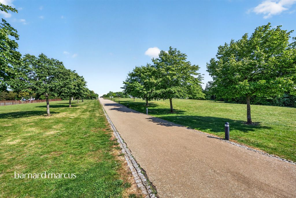Additional image 15 of 2 bed flat for saleBeaumont Drive, Worcester Park KT4