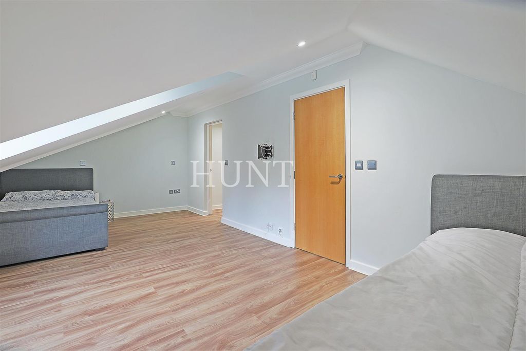 Additional image 18 of 4 bed flat for saleThe Manor, Repton Park, Woodford Green, Essex IG8