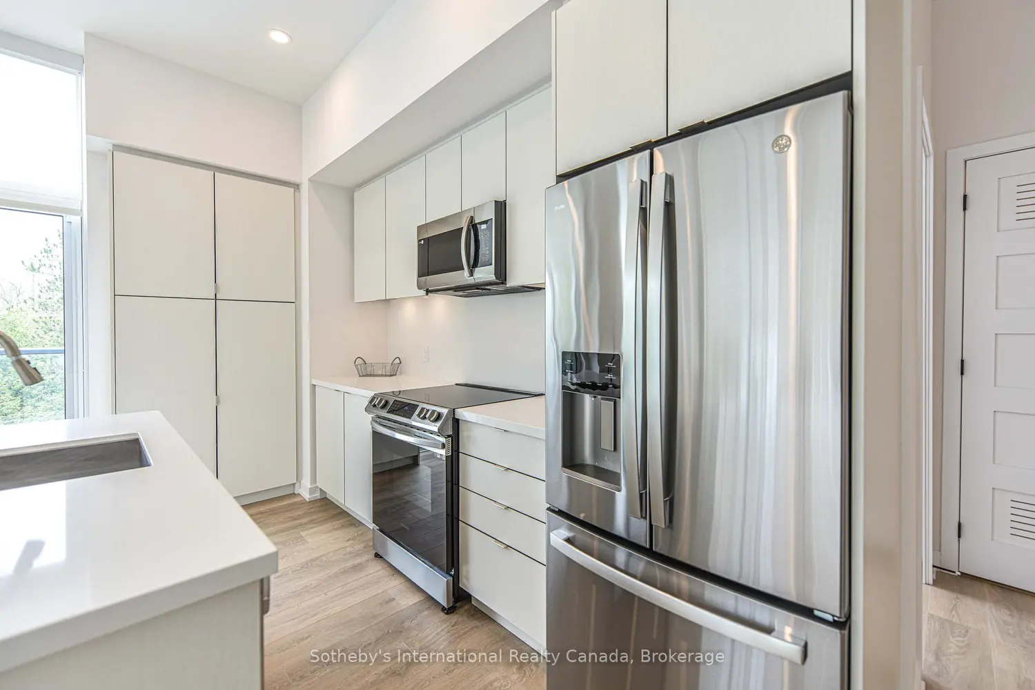 Additional image 7 of 415 Sea Ray Avenue 437