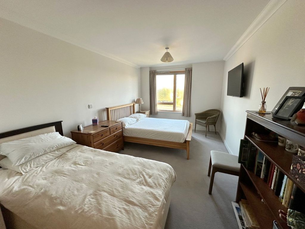 Additional image 10 of 2 bed flat for saleHelston Lane, Windsor, Berkshire SL4