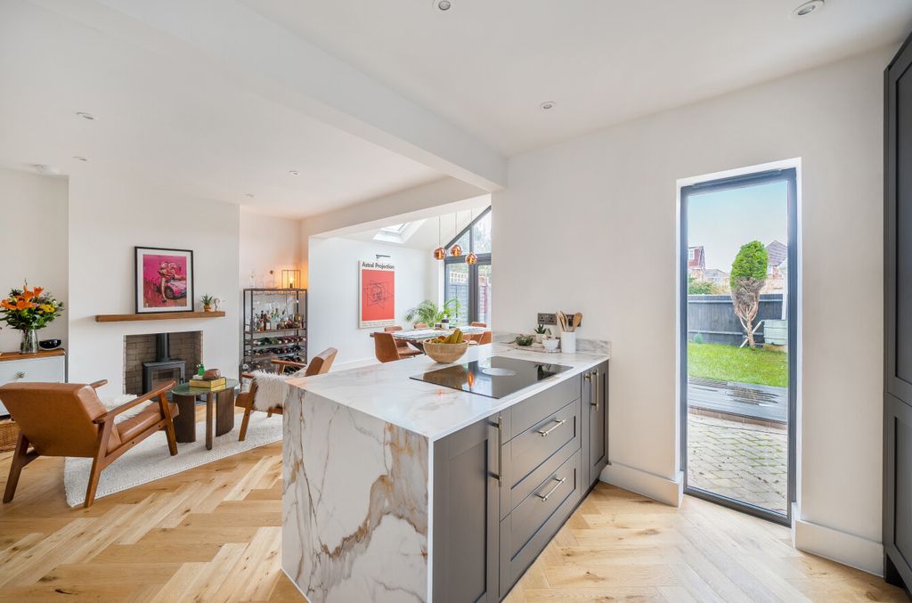 Additional image 14 of 4 bed semi-detached house for saleHarland Crescent, Upper Shirley, Southampton, Hampshire SO15