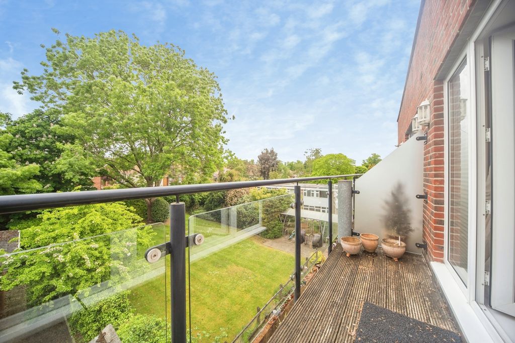 Additional image 5 of 2 bed flat for saleWinn Road, Southampton, Hampshire SO17