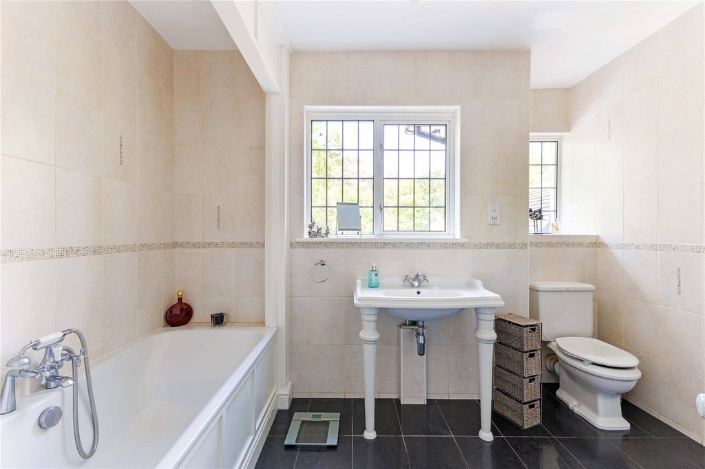 Additional image 18 of 5 bed detached house for saleThe Ridges, Finchampstead, Wokingham RG40
