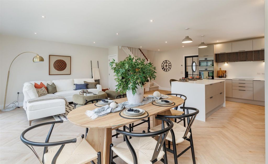 Additional image 6 of 5 bed property for saleGatcombe, Isle Of Wight PO30