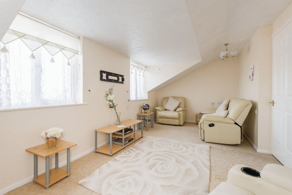 Additional image 2 of 1 bed flat for saleSherwood Close, Southampton SO16
