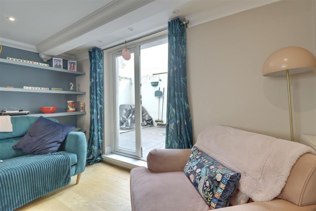 Additional image 9 of 2 bed flat for saleClarence Parade, Southsea PO5