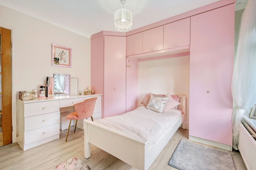 Additional image 12 of 5 bed bungalow for saleHighcliffe Drive, Wickford SS12