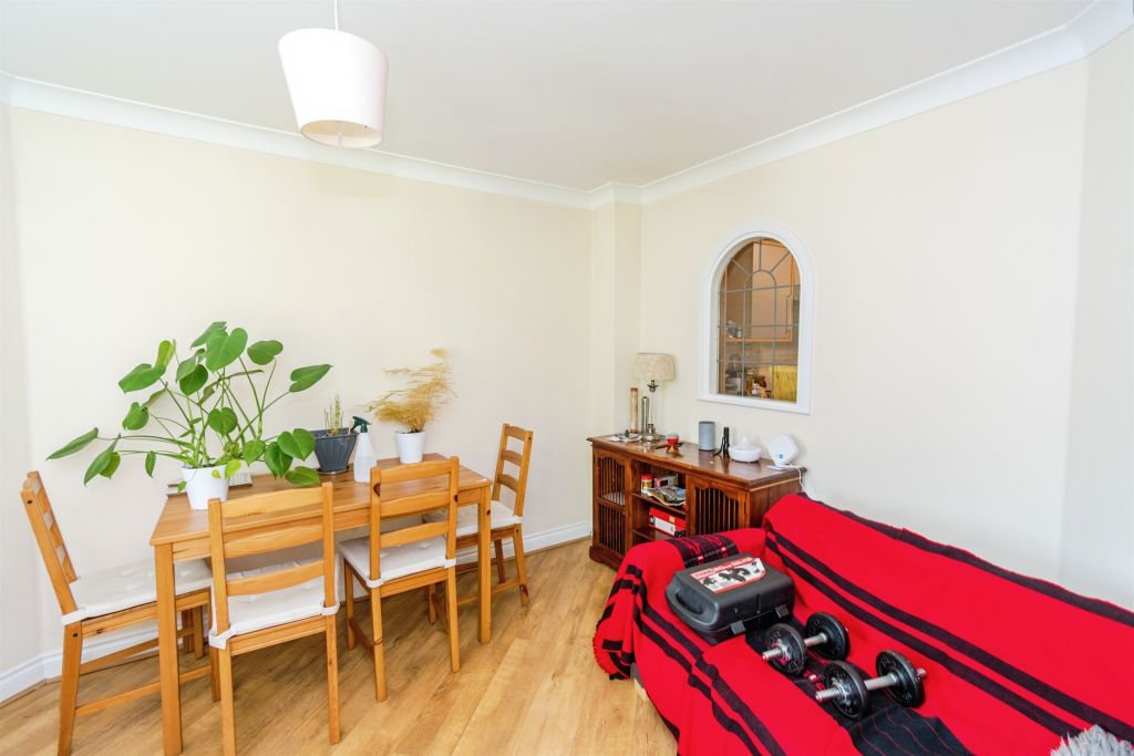 Additional image 4 of 2 bed flat for saleThe Dell, Southampton SO15