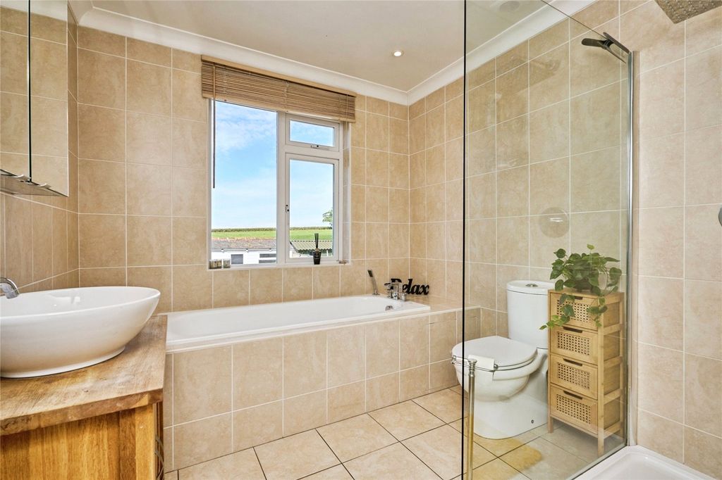 Additional image 18 of 4 bed detached house for saleHorsebridge Hill, Newport, Isle Of Wight PO30