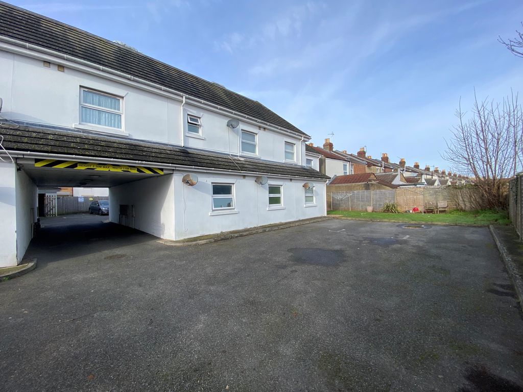 Additional image 11 of 2 bed flat for saleManor Park Avenue, Portsmouth PO3