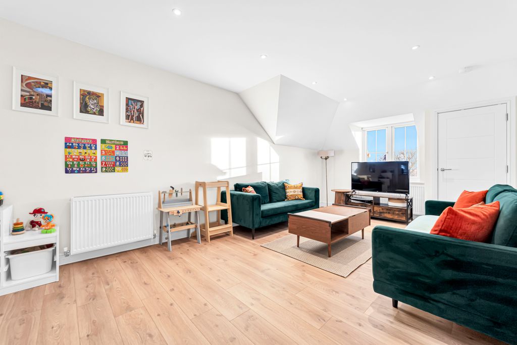 Additional image 6 of 2 bed flat for saleGatehouse Close, Ashford TW15