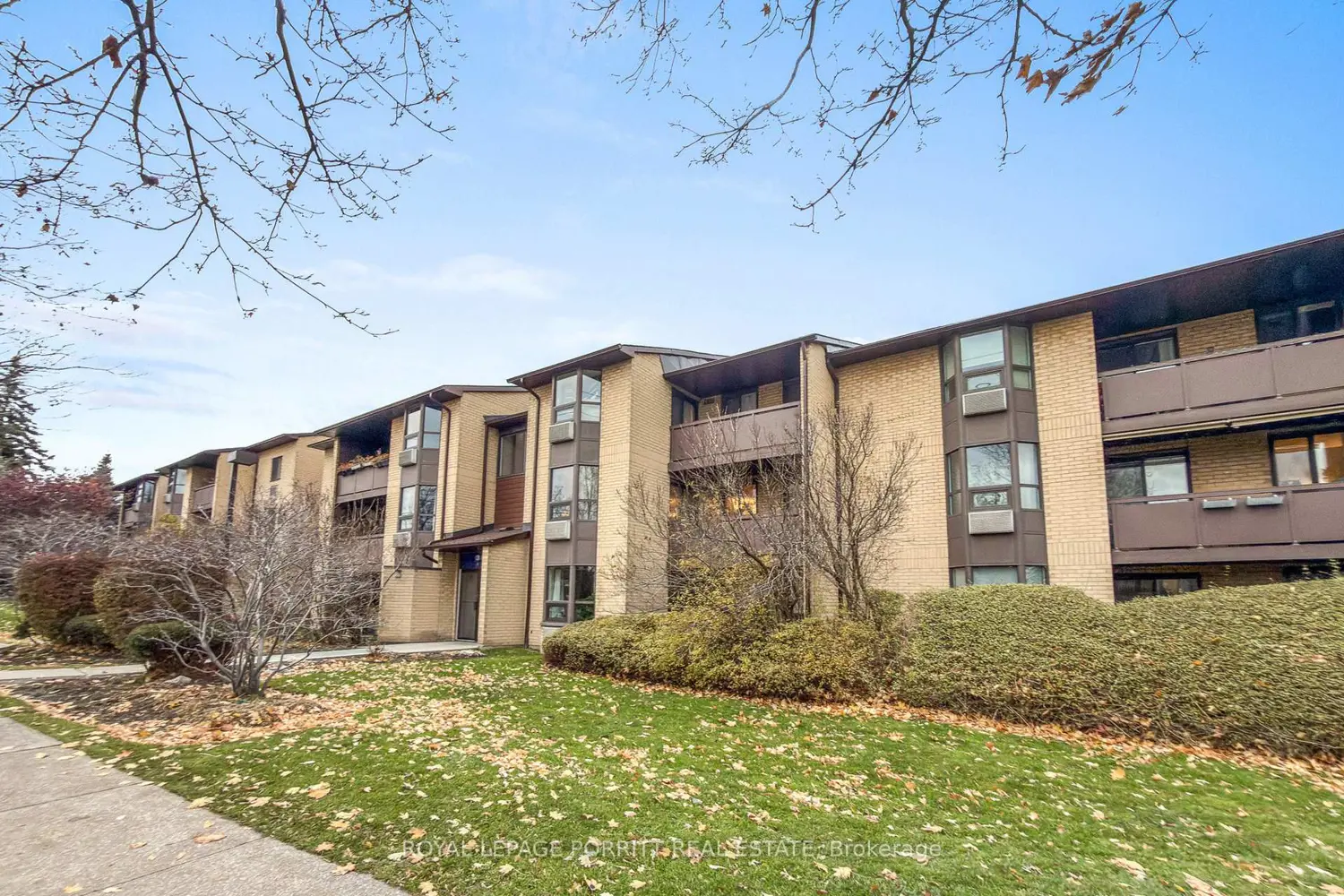 3835 Lake Shore Boulevard 208