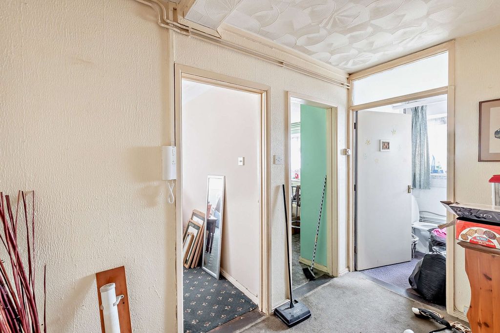 Additional image 2 of 3 bed flat for saleHalstead Road, Portsmouth PO6