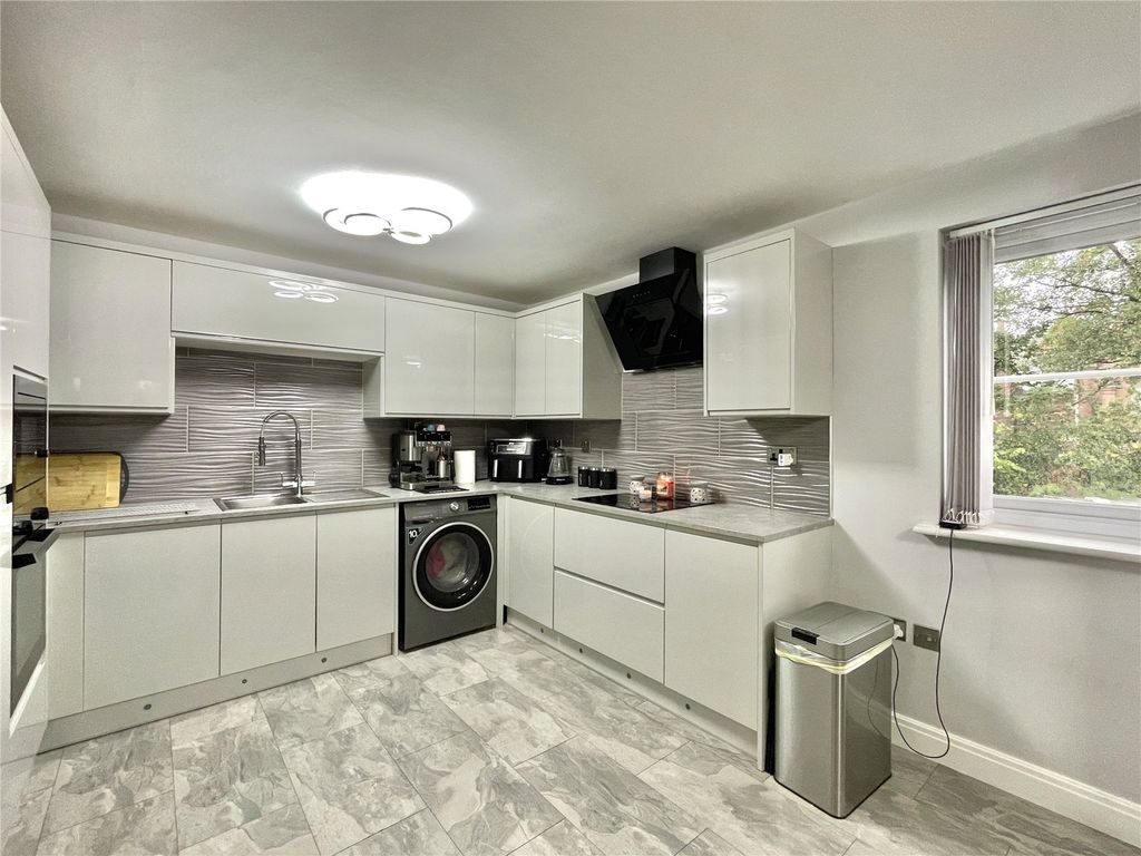 Additional image 2 of 2 bed flat for saleSt. Michaels View, Widnes, Cheshire WA8