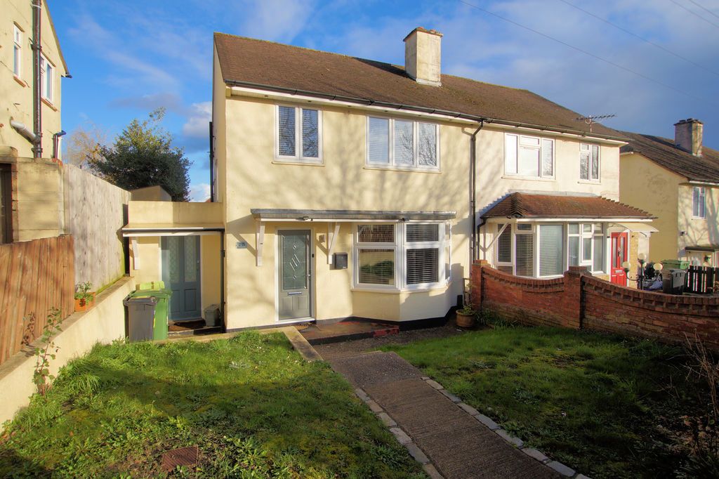 3 bed semi-detached house for saleBlakemere Crescent, Paulsgrove PO6