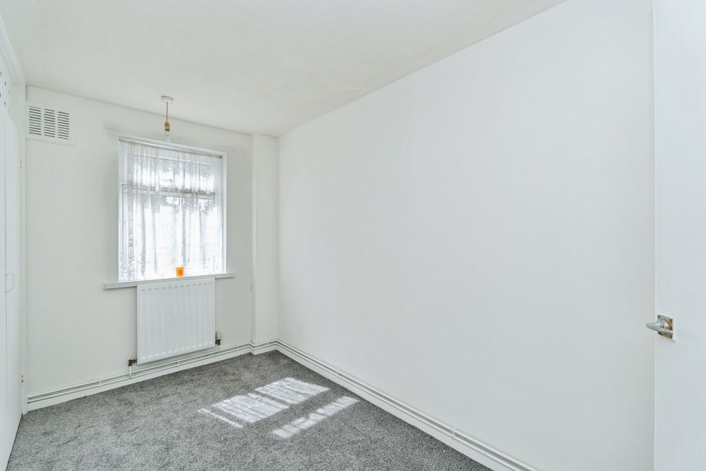 Additional image 14 of 2 bed flat for saleSt. James Close, Southampton SO15