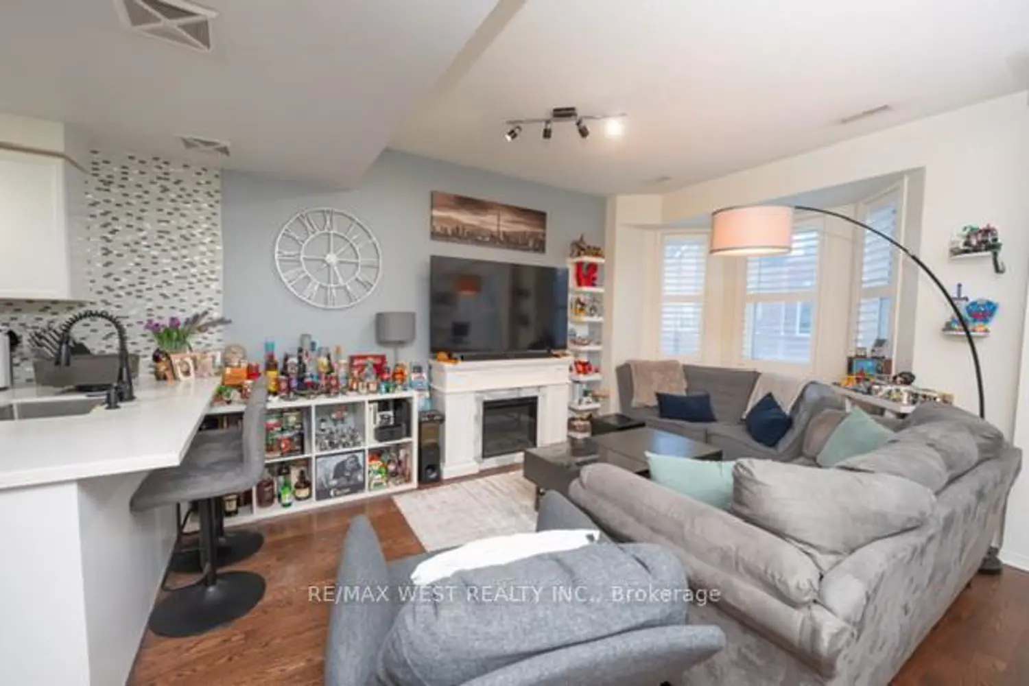 Additional image 3 of 760 Lawrence Avenue 59