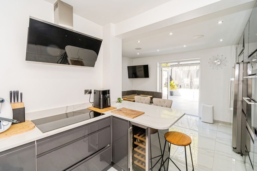 Additional image 8 of 3 bed semi-detached house for saleOsborne Road South, Southampton, Hampshire SO17