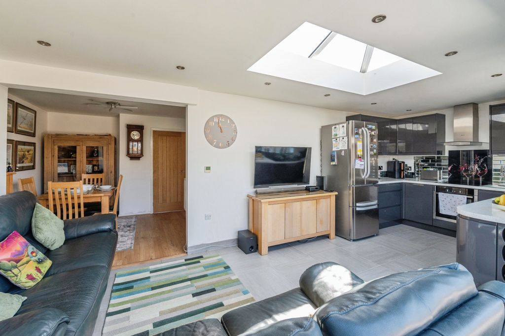 Additional image 2 of 3 bed bungalow for saleMerlin Way, Wickford SS11