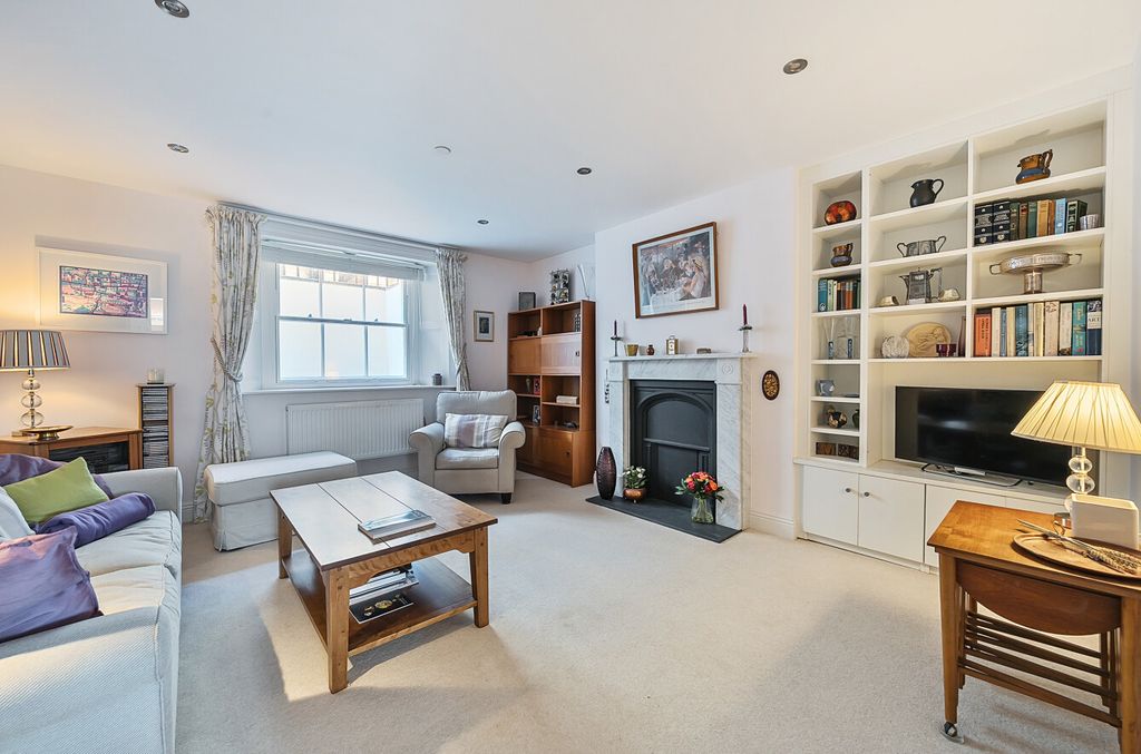 Additional image 3 of 2 bed flat for saleSt. Peter Street, Winchester SO23