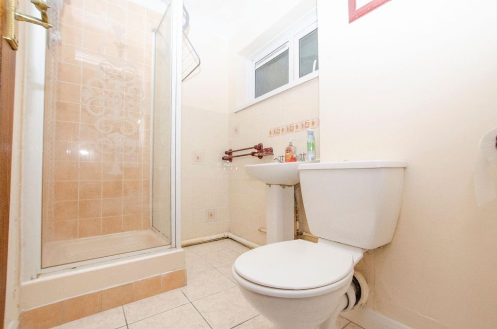 Additional image 7 of 1 bed flat for saleMeggeson Avenue, Southampton SO18