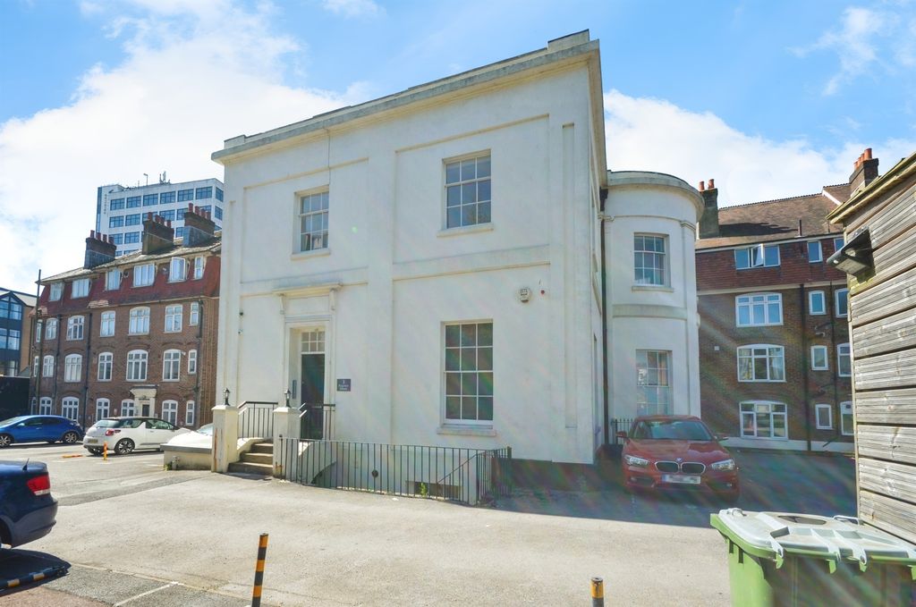 Additional image 11 of 2 bed flat for saleGrosvenor Square, Southampton SO15