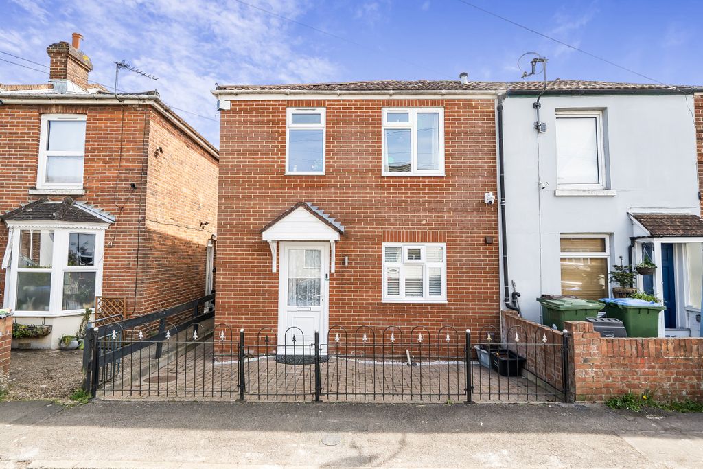 3 bed end terrace house for salePriory Road, Southampton SO17