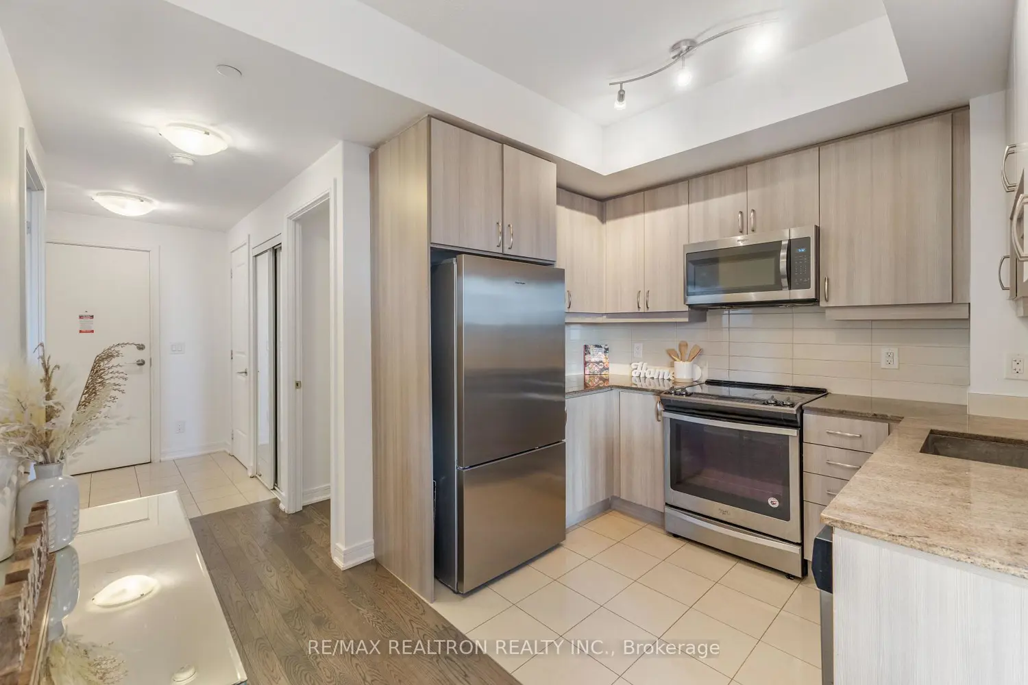 Additional image 2 of 9205 Yonge Street 501