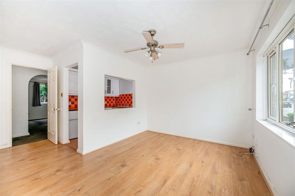 Additional image 2 of 1 bed flat for saleHazel Court, Goldsmith Avenue, Southsea PO4
