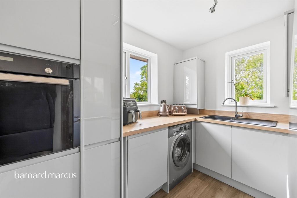 Additional image 4 of 2 bed maisonette for saleArdrossan Gardens, Worcester Park KT4